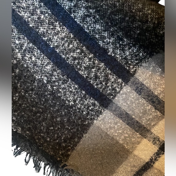 One of a kind scarf or shawl - Picture 2 of 6